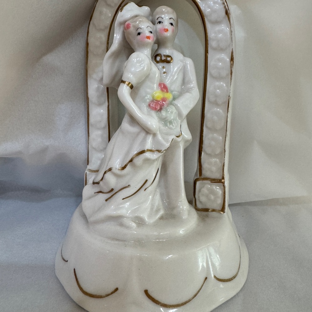 Vintage CAKE TOPPER Bride and Groom Figurine 6 inch - Picture 2 of 6